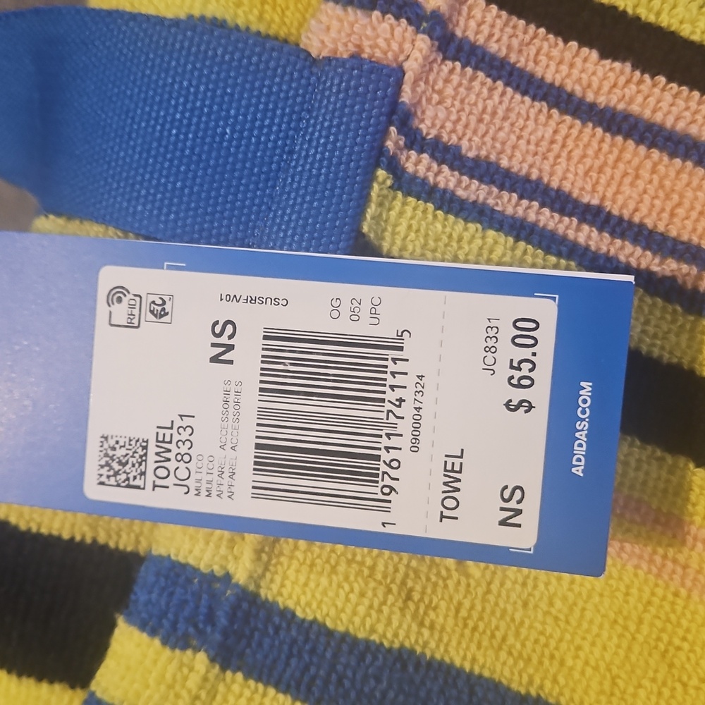 Adidas Towel Tote / Packable Towel - Picture 3 of 6